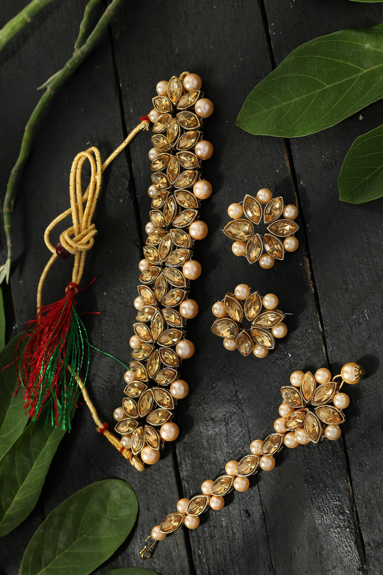 Mominos Fashion Johar Kamal Gold-Plated Brass Finish Kundan/Pearls Choker For Women (Golden) - Distacart