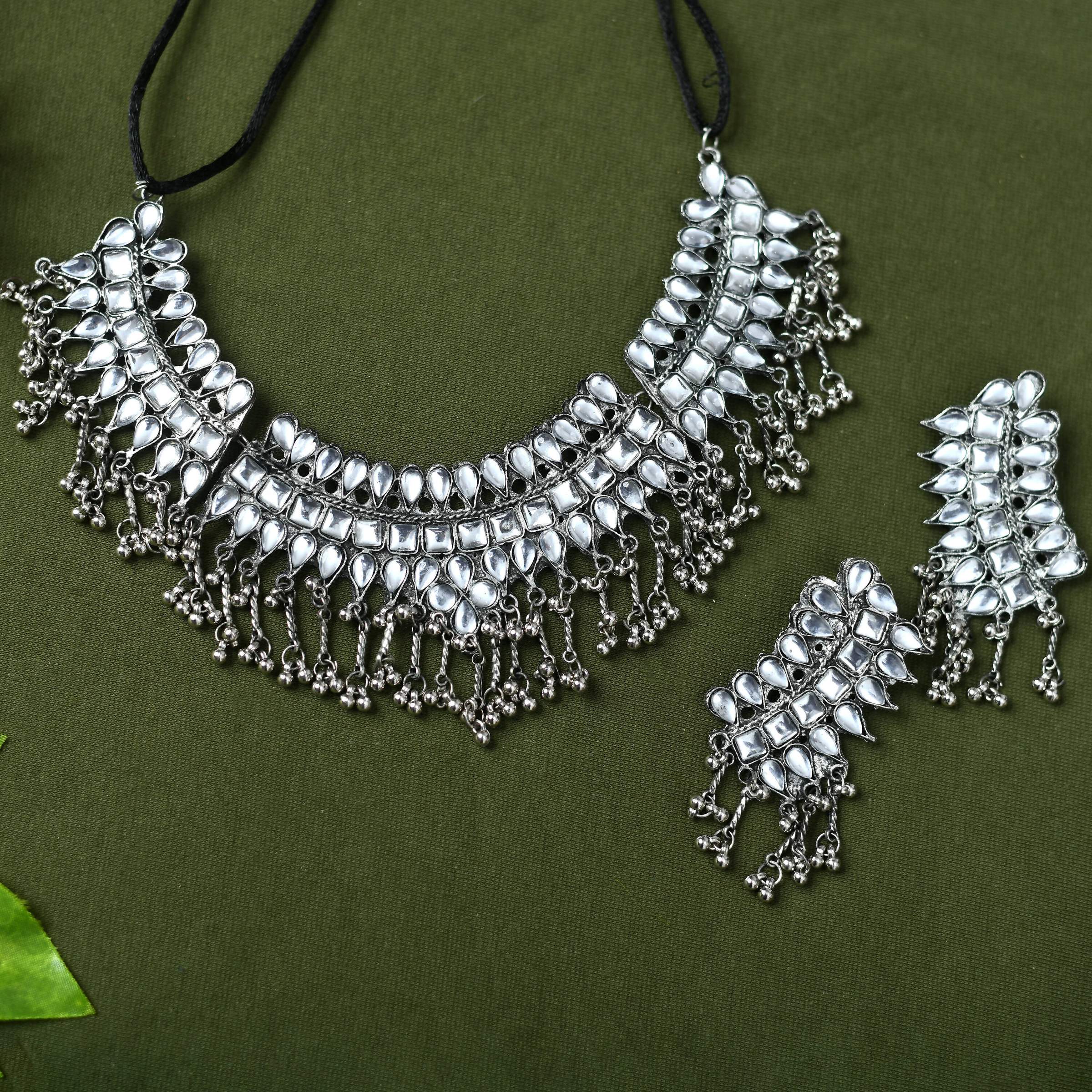 Mominos Fashion Johar Kamal Oxidised Silver-Plated Brass Finish Kundan Necklace For Women (Silver) - Distacart