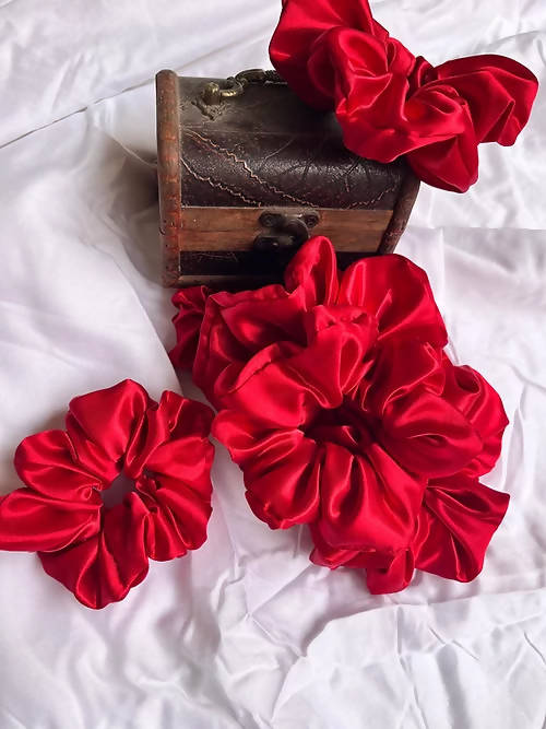 Diva Globe Red Bold Scrunchies - Distacart