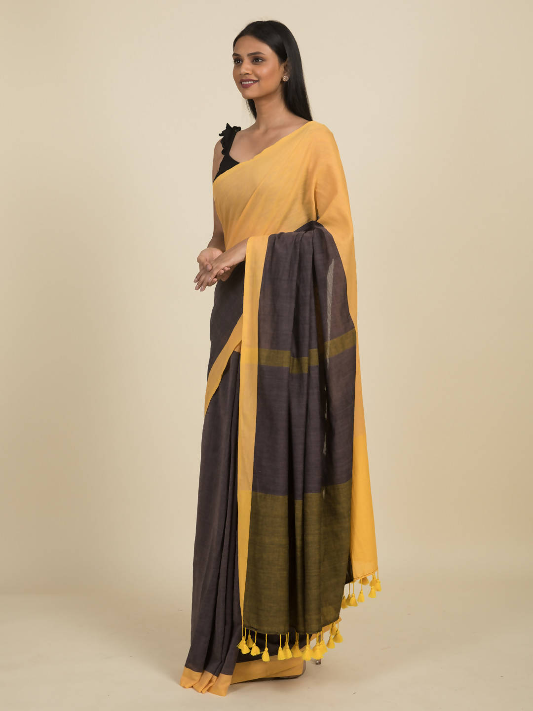 Suta Grey Yellow Colourblocked Pure Cotton Saree - Distacart