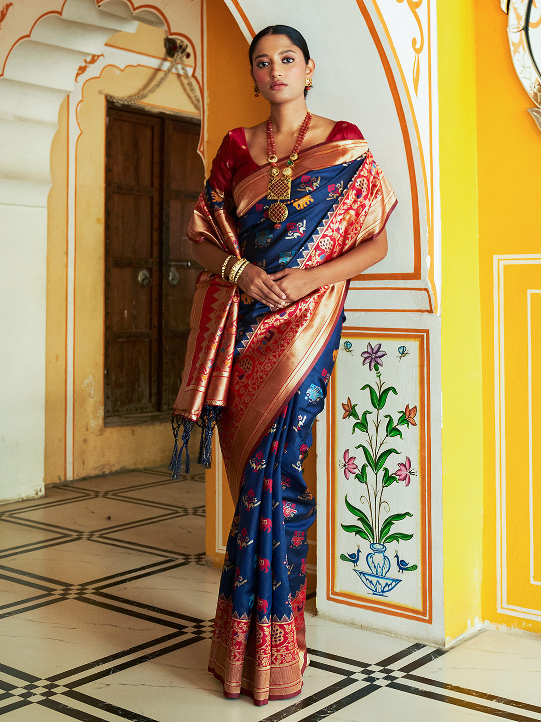 Janasya Navy Blue Cotton Silk Woven Ethnic Motifs Patola Saree - Distacart