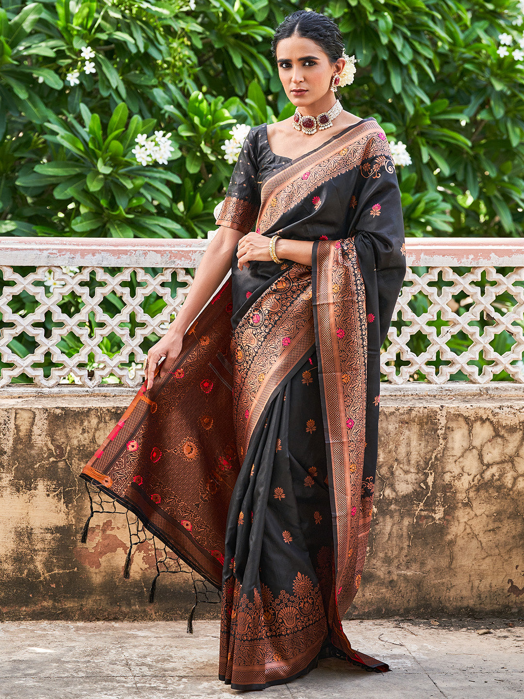 Janasya Black Banarasi Silk Woven Floral Design Banarasi Silk Saree - Distacart