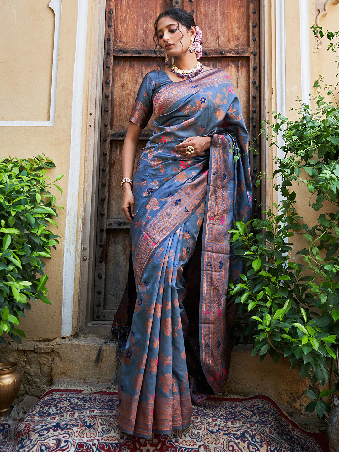 Janasya Grey Banarasi Silk Woven Dual Tone Floral Design Banarasi Silk Saree - Distacart