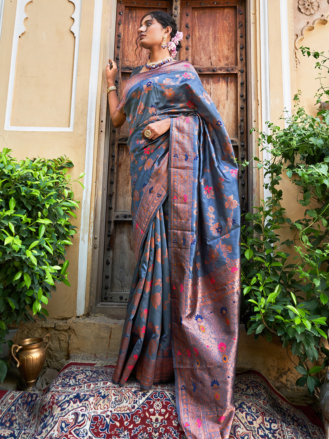 Janasya Grey Banarasi Silk Woven Dual Tone Floral Design Banarasi Silk Saree - Distacart