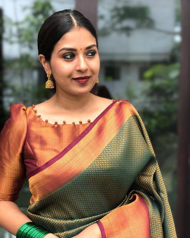 Vamika Weaving Banarasi Jacquard Green Kanjivaram Saree - Distacart