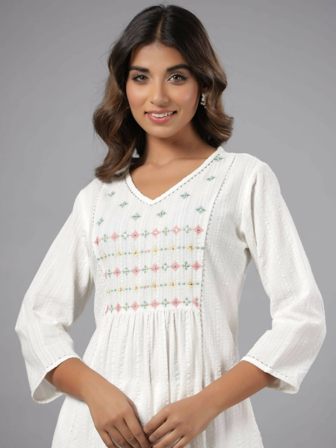 Juniper Women White Seer Sucker Embroidered High Slit Kurta - Distacart