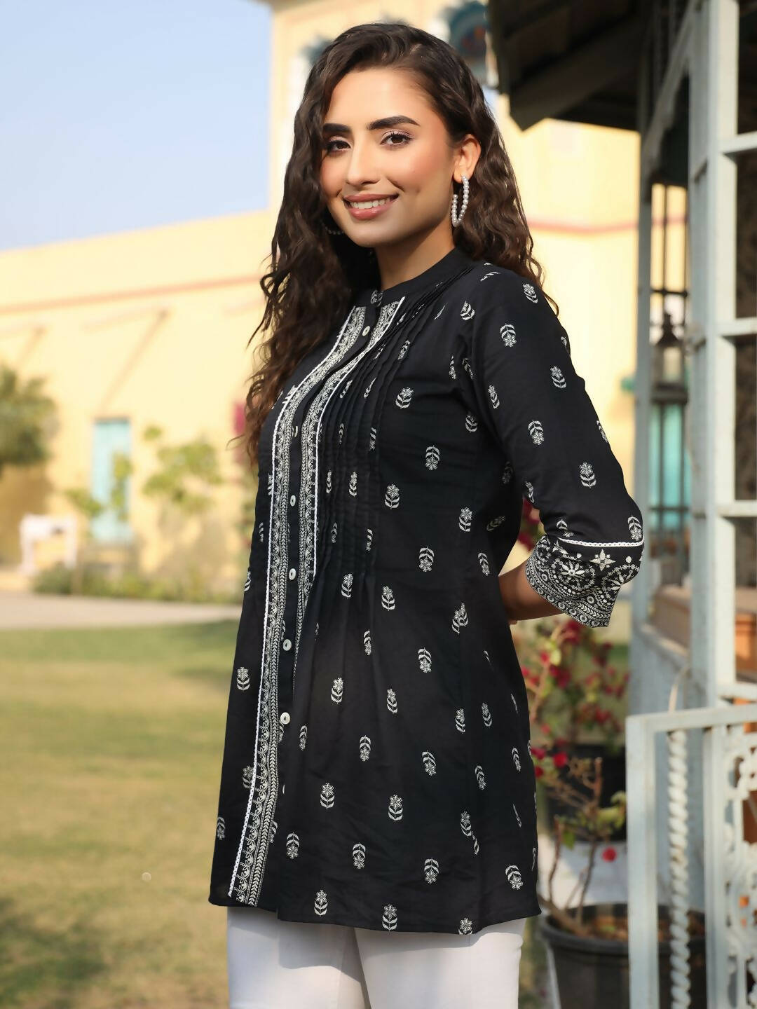 Juniper Women's Black Cambric Floral Printed Tunic - Distacart
