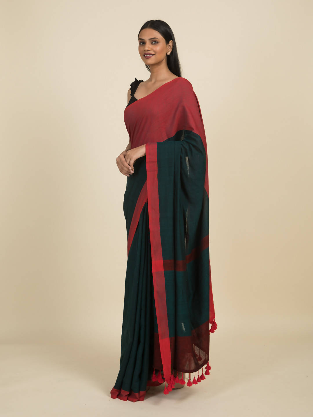 Suta Green Red Colourblocked Pure Cotton Saree - Distacart