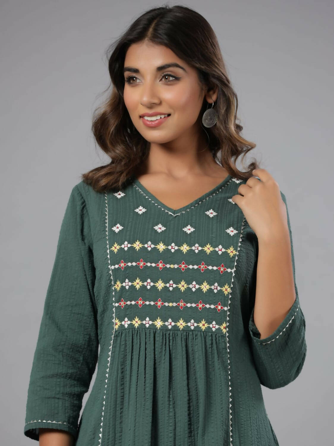 Juniper Women Green Seer Sucker Embroidered High Slit Kurta - Distacart