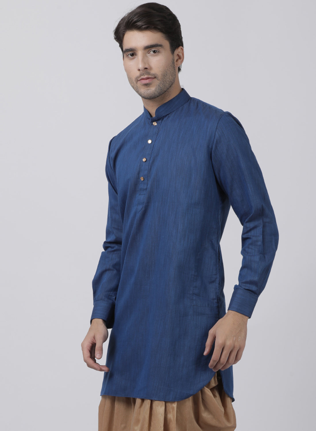Vastramay Men's Dark Blue Cotton Blend Kurta - Distacart