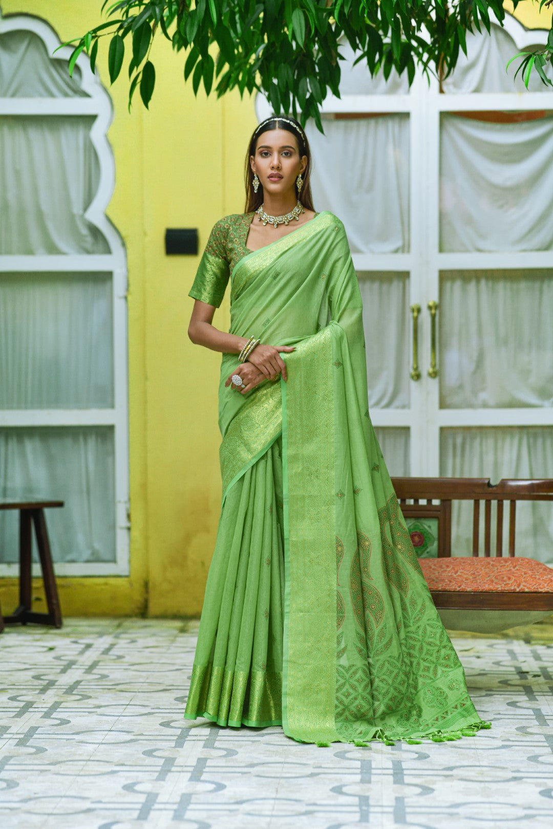 Vishnu Weaves Women's Green Pure Cotton Zari Woven Saree with Blouse - Distacart