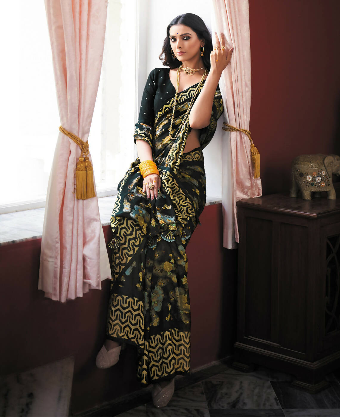 Black Georgette Brasso Floral Printed Saree With Unstitched Blouse Piece - Zyanya - Distacart