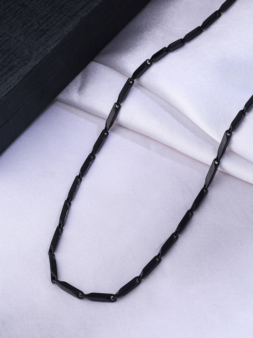NVR Men's Black Metal Chain - Distacart