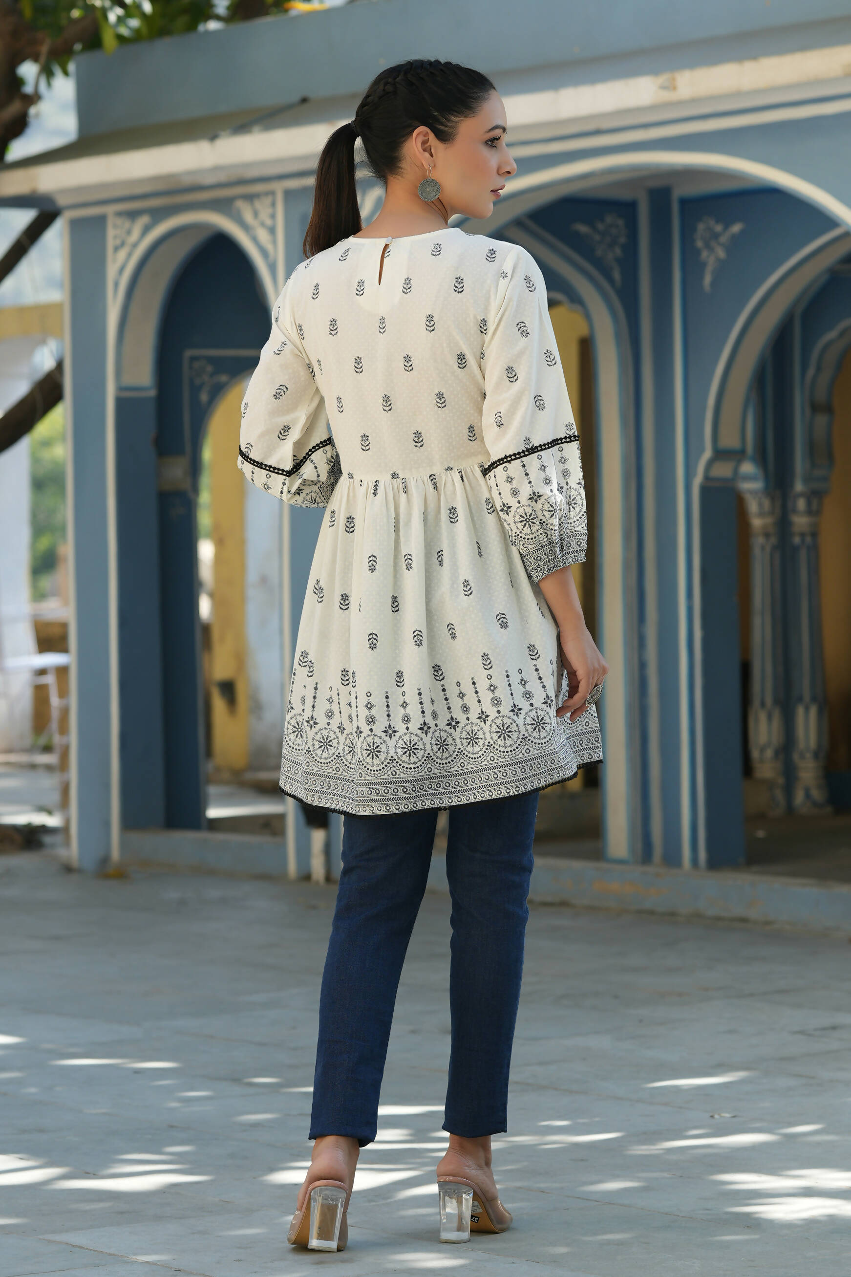 Juniper Women's White & Black Cambric Floral Printed Tunic - Distacart