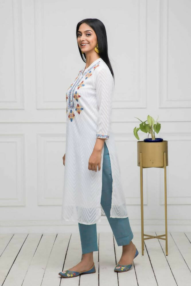 Myshka Women Solid Georgette Straight V-Neck White Kurtas - Distacart