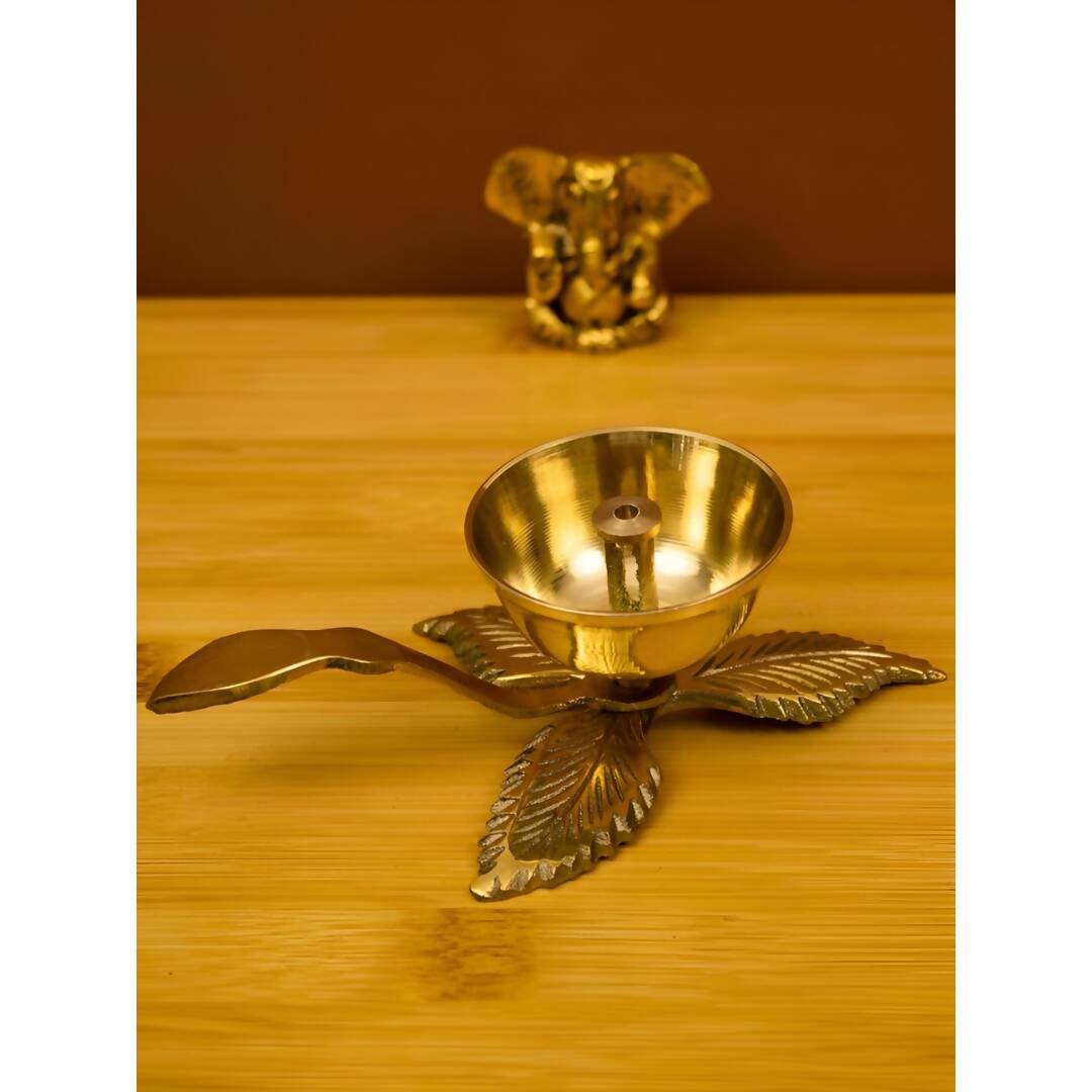 Spillbox Gold-Toned Brass 3 leaf Nanda Pooja Essential - Distacart