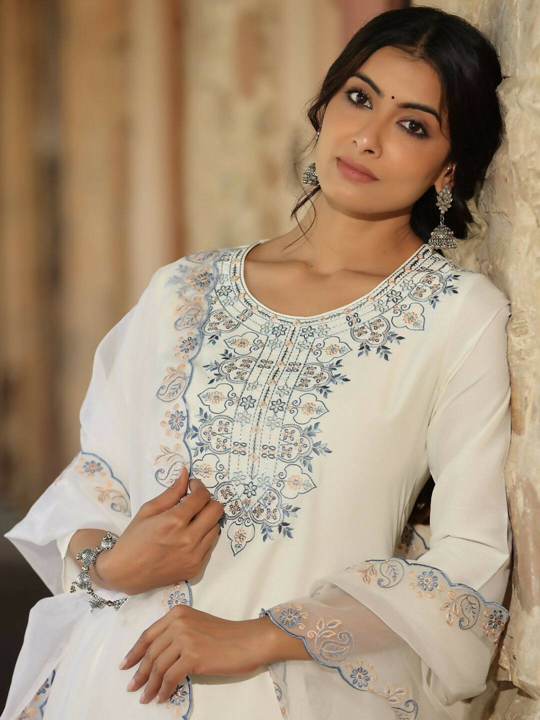 Juniper Women's White Chinnon Solid Embroidered Kurta Set - Distacart