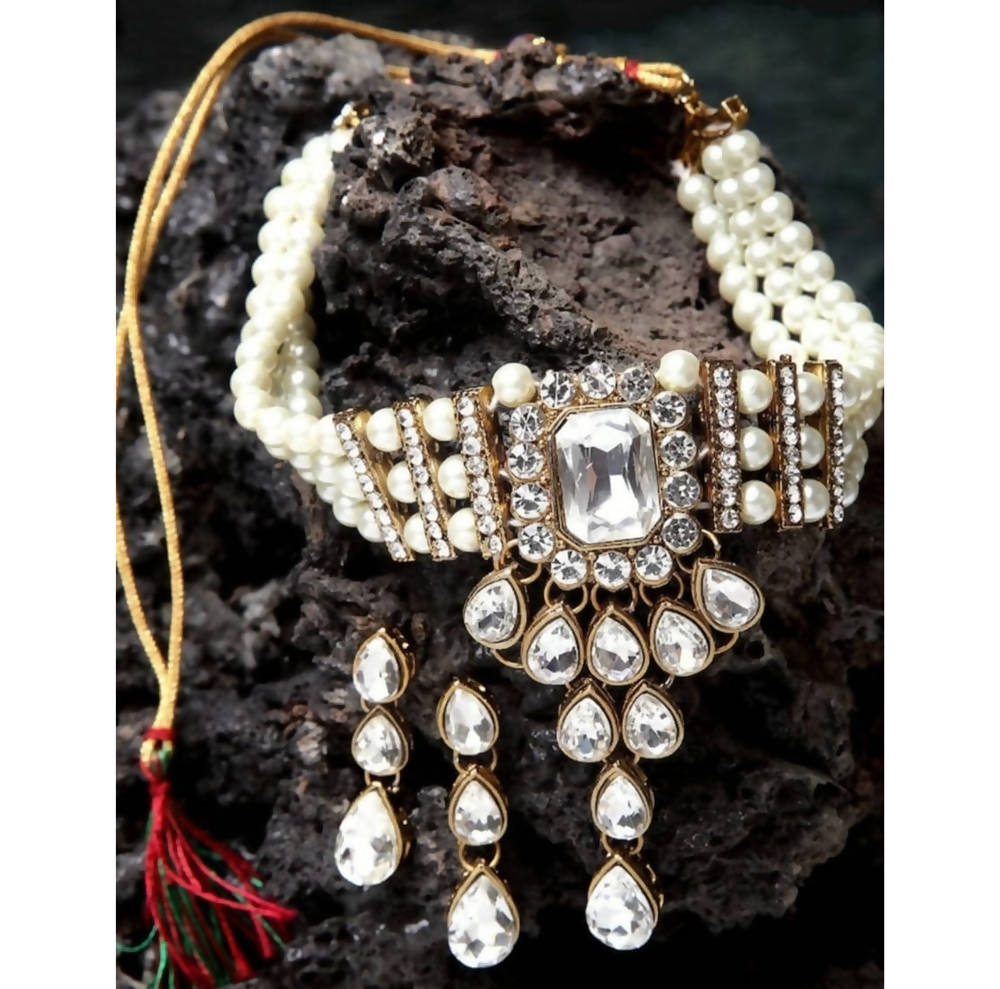 Mominos Fashion Traditional Design Necklace with Stone & Pearls Online 