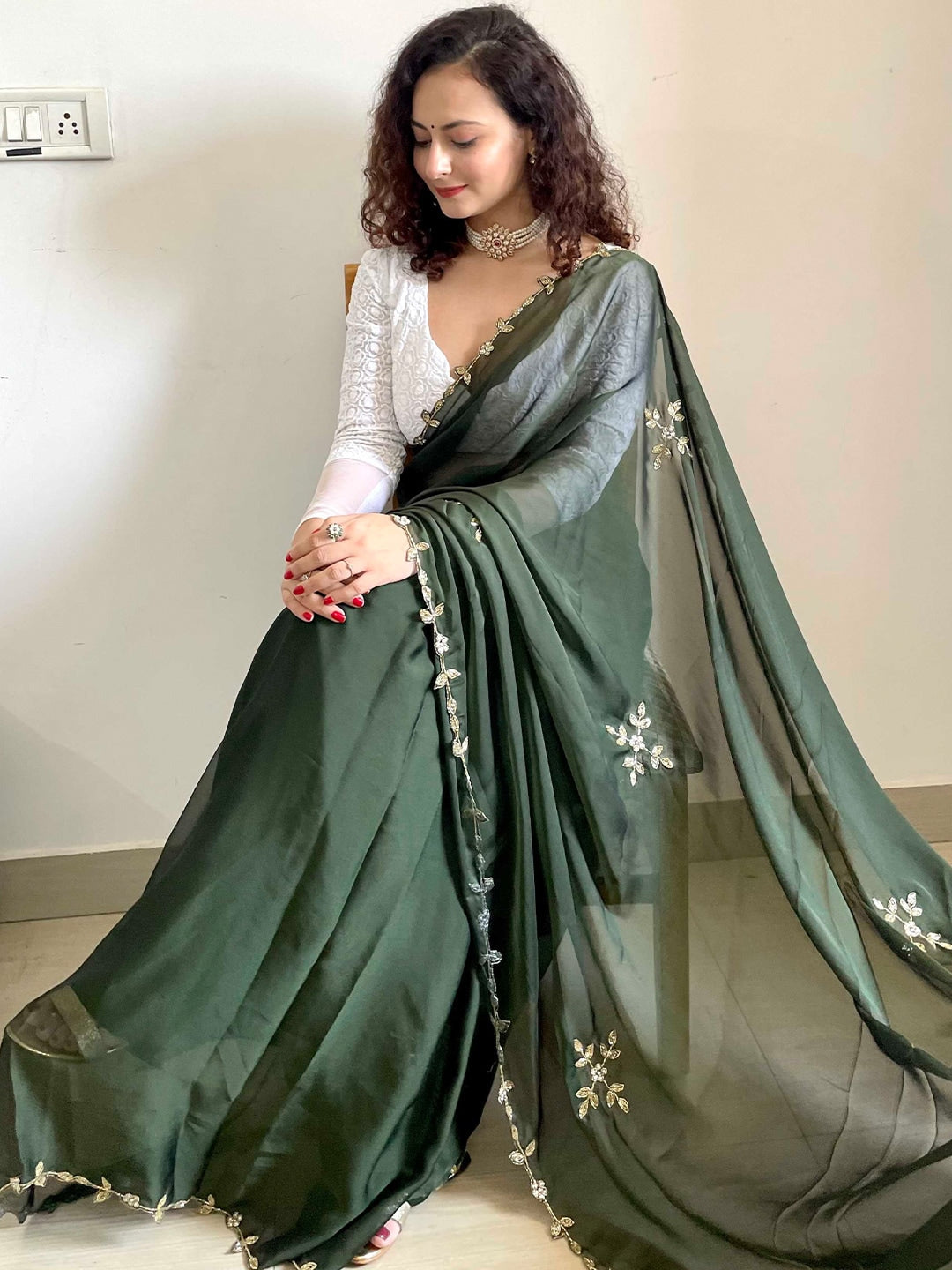 Mitera Green & Gold-Toned Floral Embroidered Silk Blend Saree - Distacart