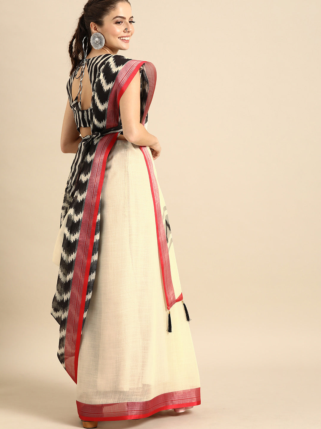 Sangria Off-White & Black Pure Linen Printed Saree - Distacart