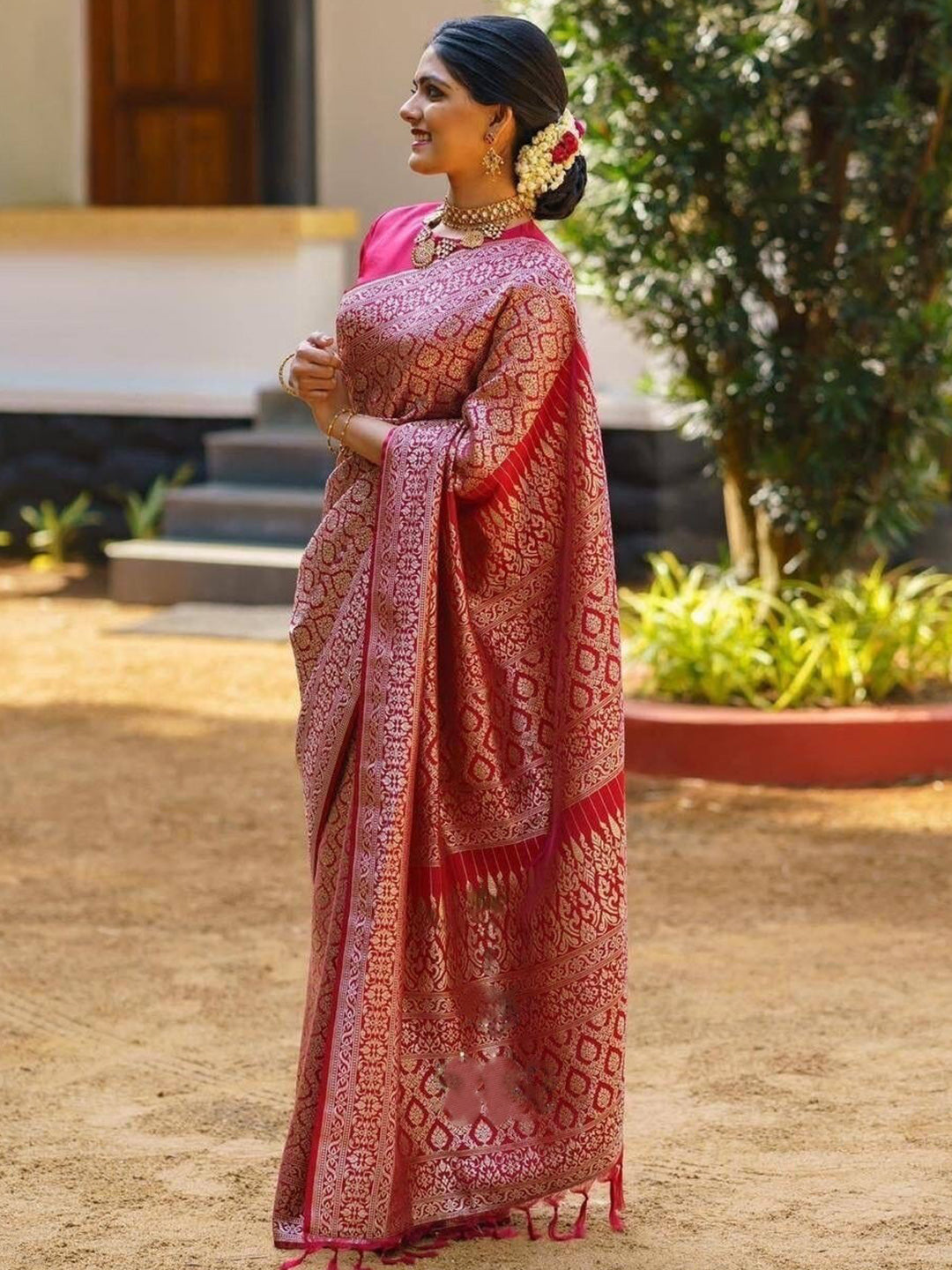 Kalini Ethnic Motifs Woven Design Zari Saree - Distacart