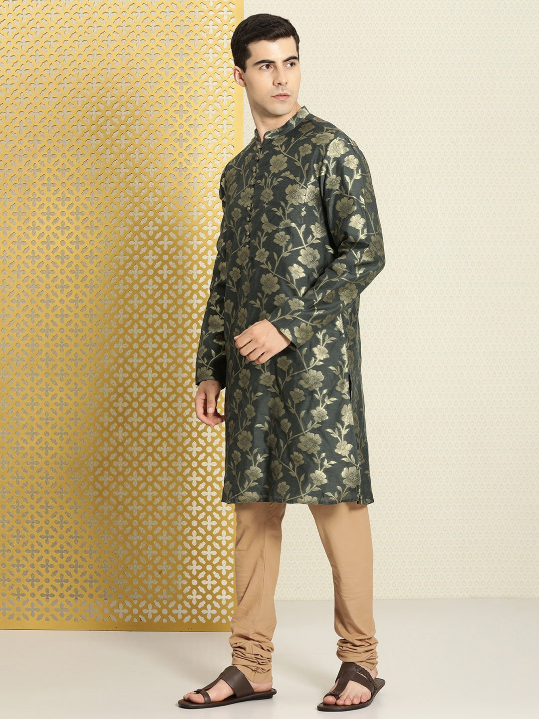 House of Pataudi Men Jashn Floral Zari Work Kurta with Churidar - Distacart
