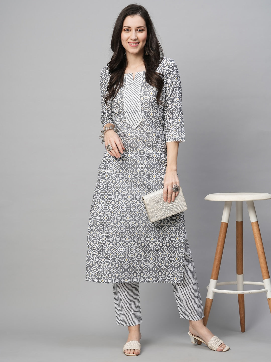 Kalini Women Ethnic Motifs Printed Kurta with Trousers - Distacart
