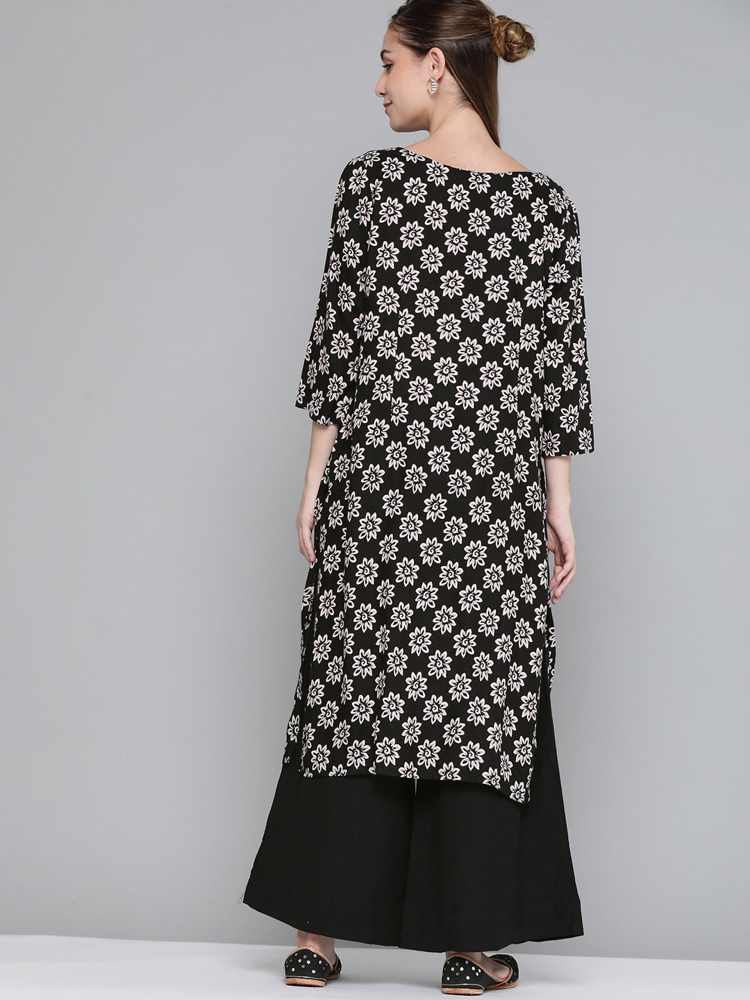 HERE&NOW Women Black & White Floral Printed Kurta - Distacart