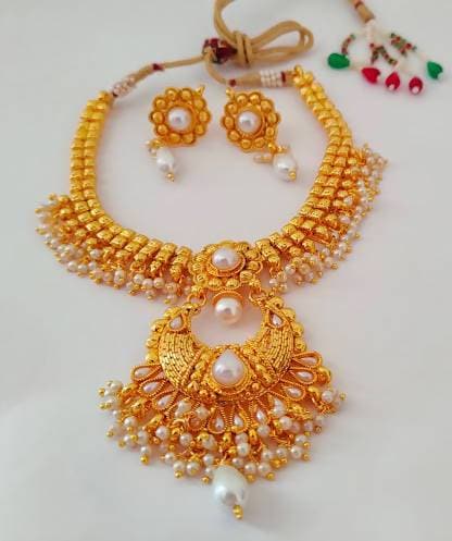 White Kemp Necklace With Earrings