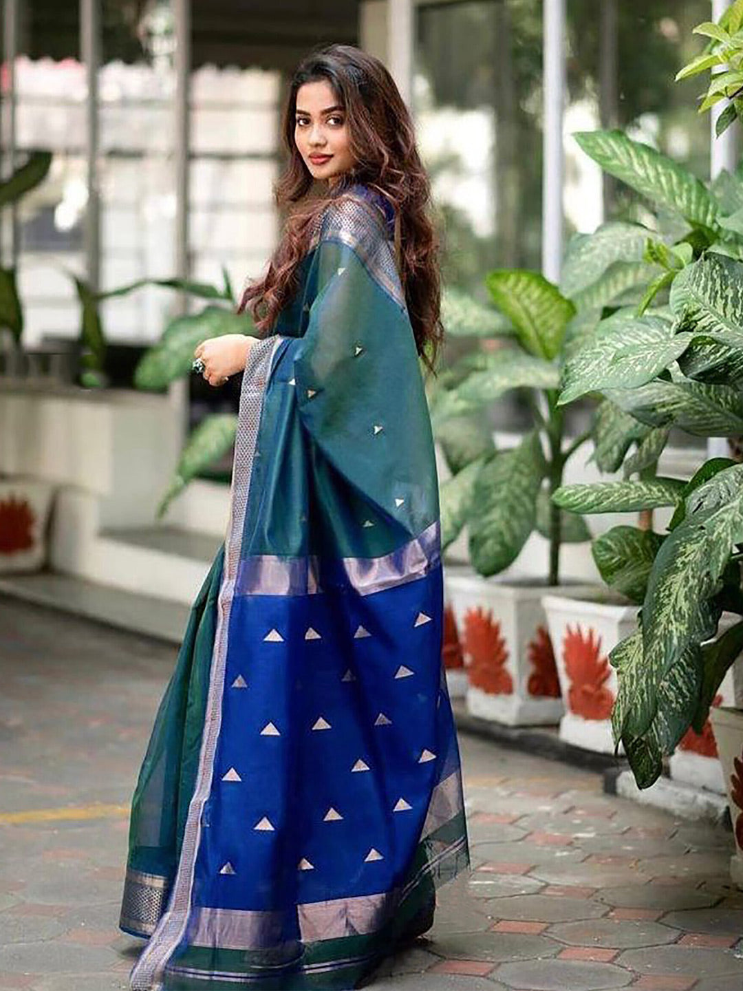 Kalini Geometric Woven Design Zari Banarasi Saree - Distacart