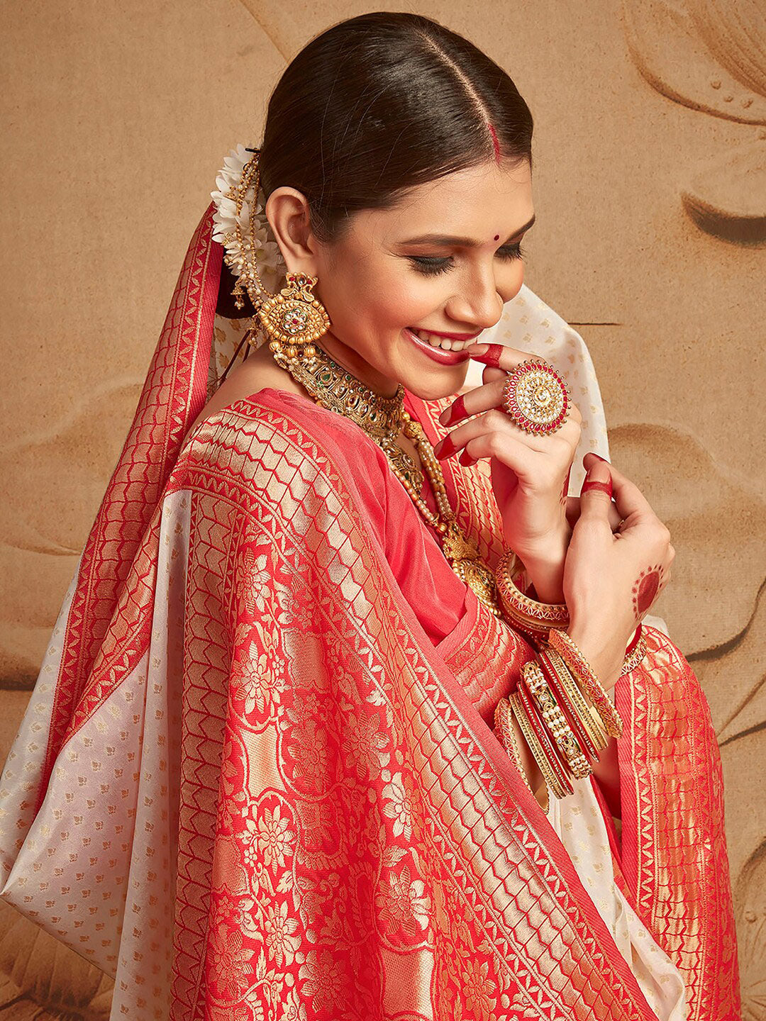Mitera Off White & Gold-Toned Paisley Zari Silk Blend Kanjeevaram Saree - Distacart