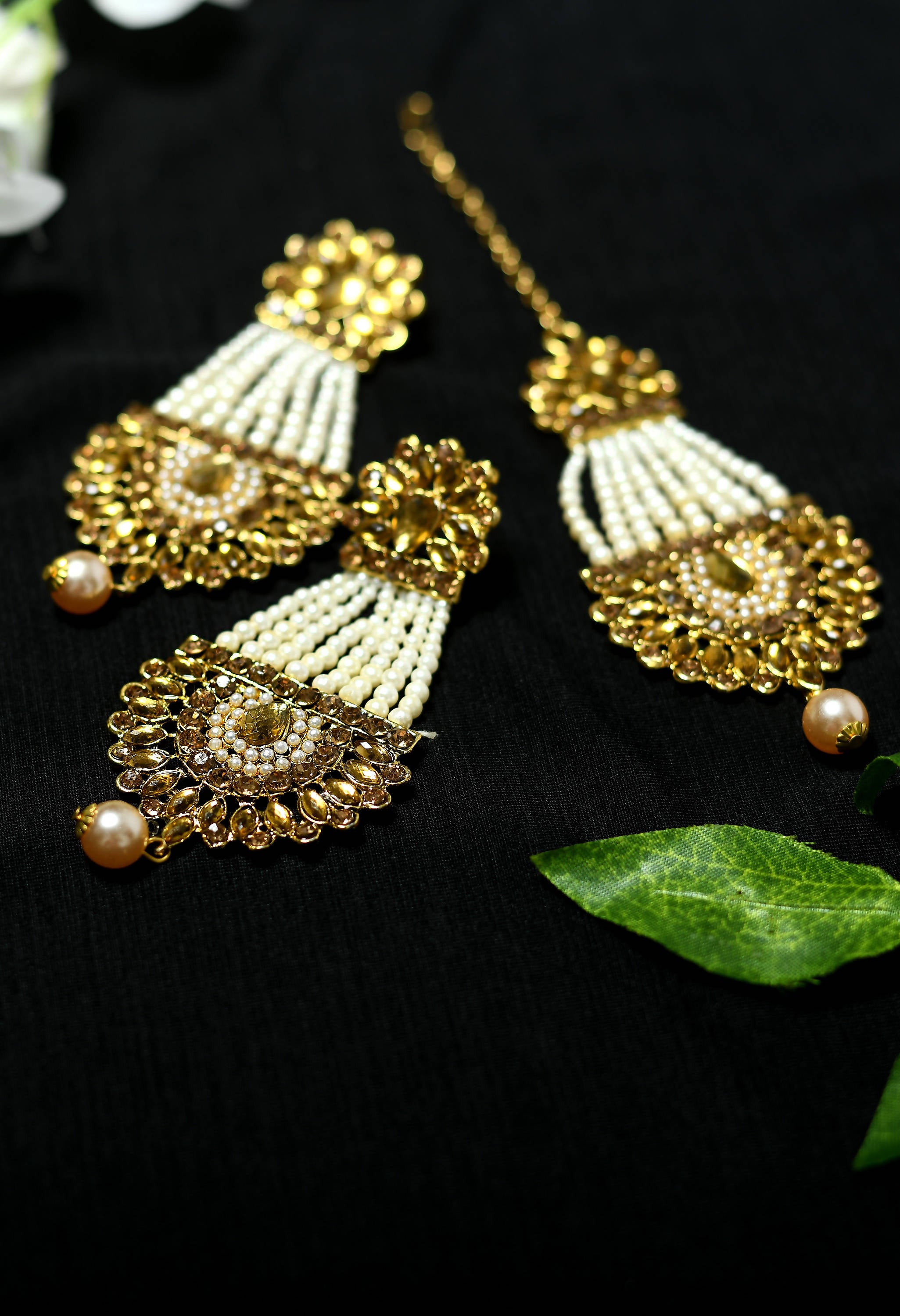 Mominos Fashion Johar Kamal Golden Kundan & Pearls Earrings With Tikka - Distacart