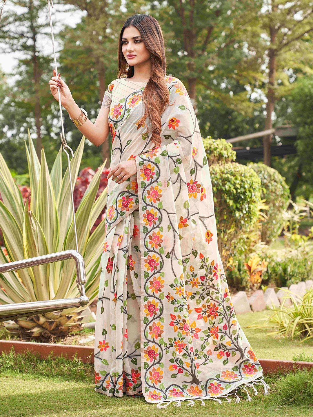 Tikhi Imli White Floral Woven Design Saree - Distacart