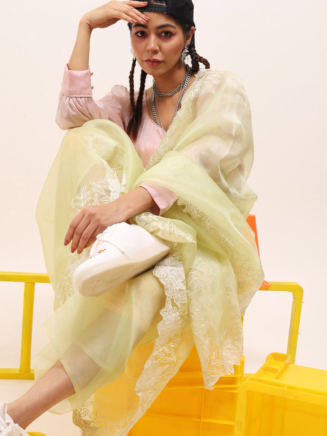 Tikhi Imli Green Floral Embroidered Organza Saree - Distacart