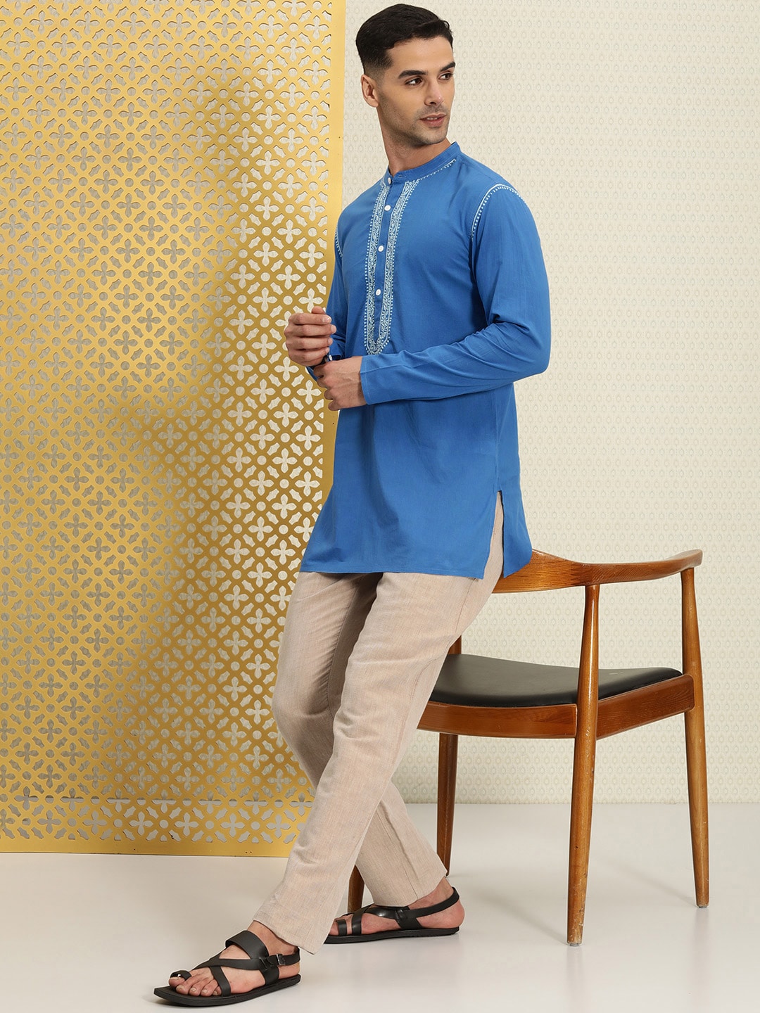House of Pataudi Men Pure Cotton Solid Chikankari Jashn Short Kurta - Distacart