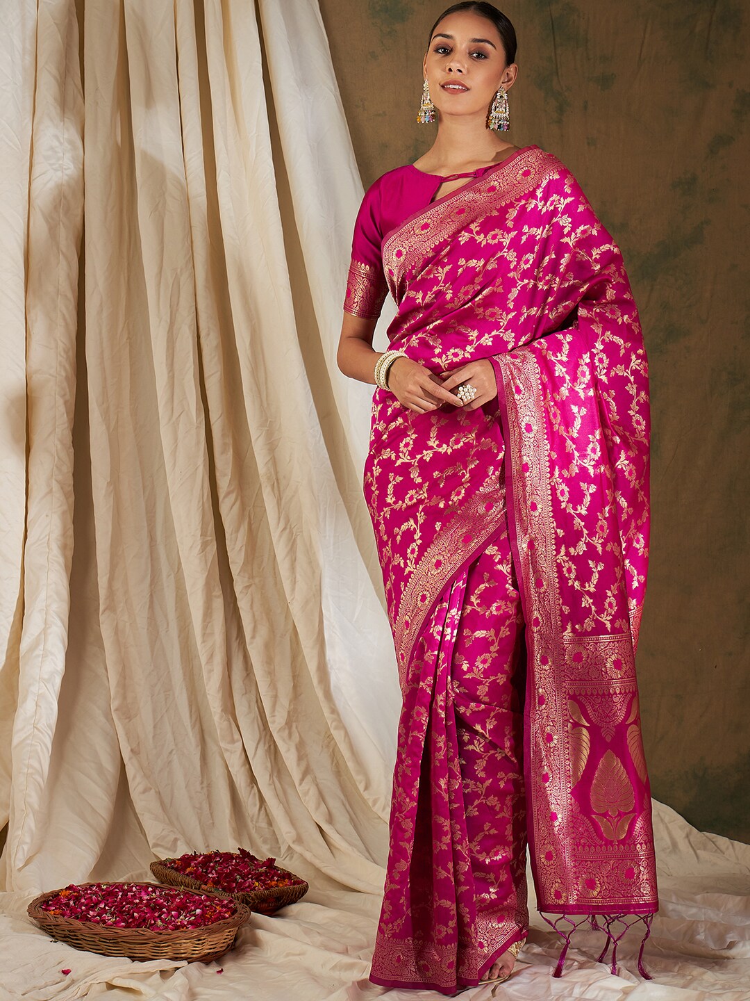 Sangria Pink & Gold-Toned Floral Woven Design Zari Banarasi Saree - Distacart