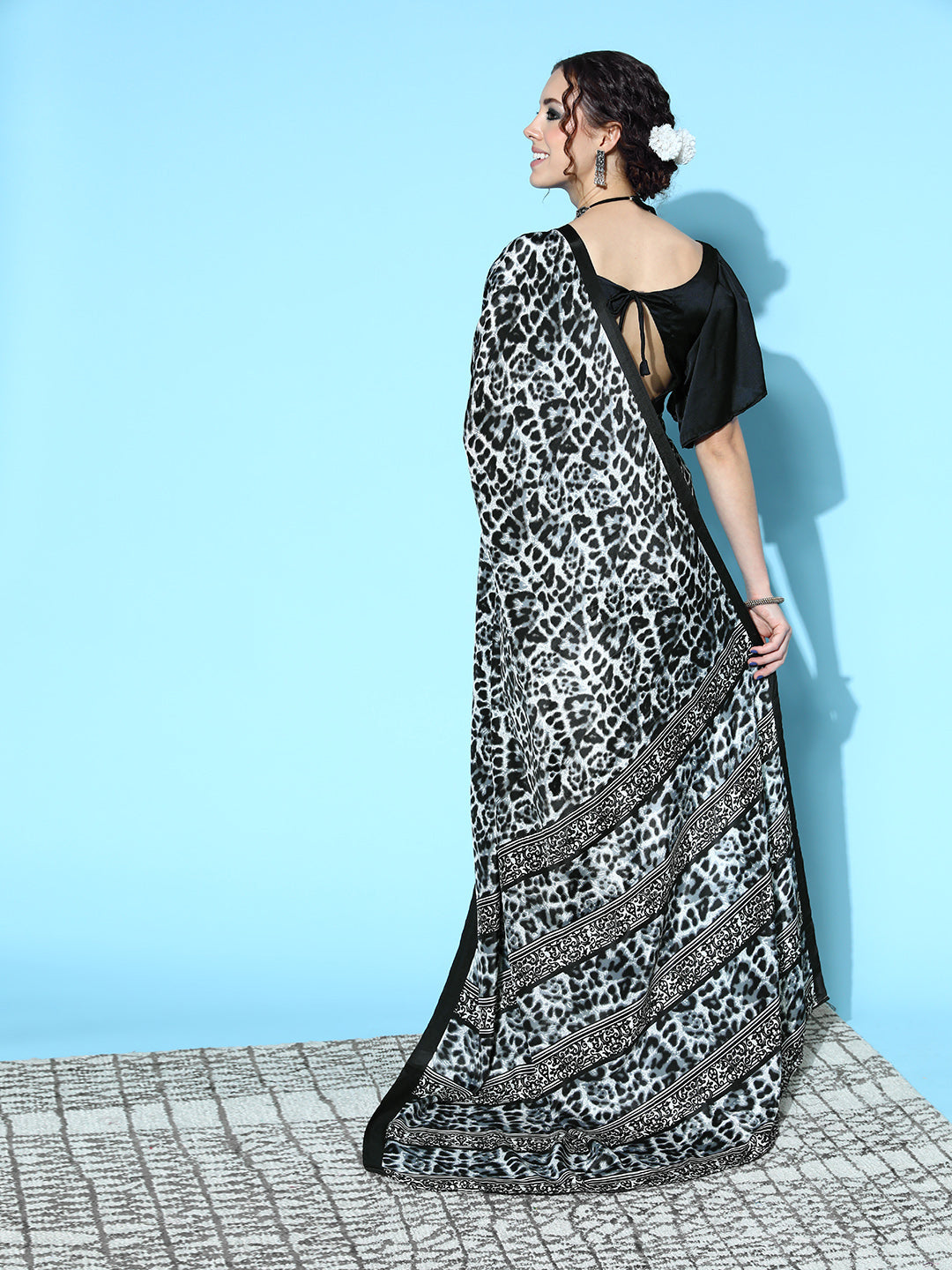 Saree Mall Black & White Printed Saree - Distacart