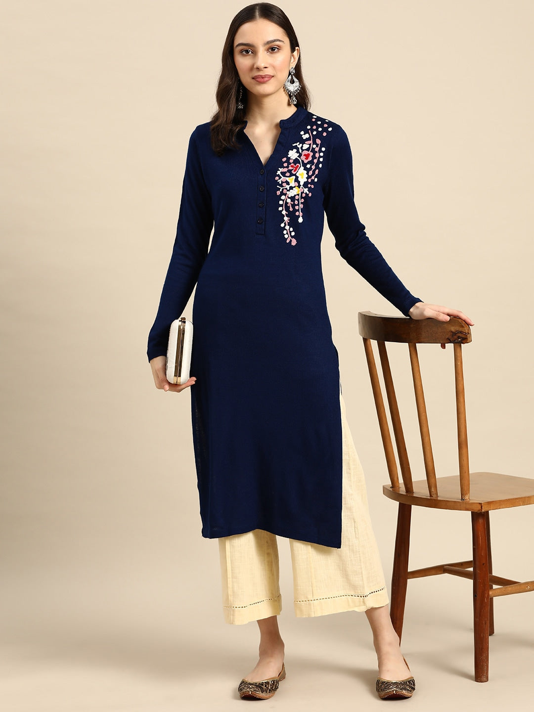 Sangria Women Navy Blue & White Floral Acrylic Straight Winter Kurta - Distacart