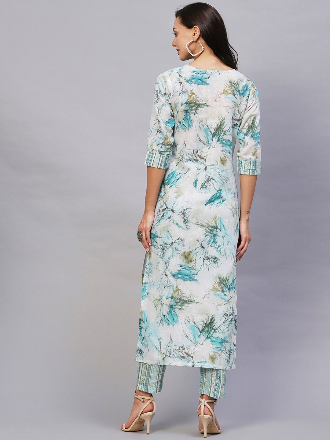 Kalini Floral Printed Regular Kurta With Trousers - Distacart