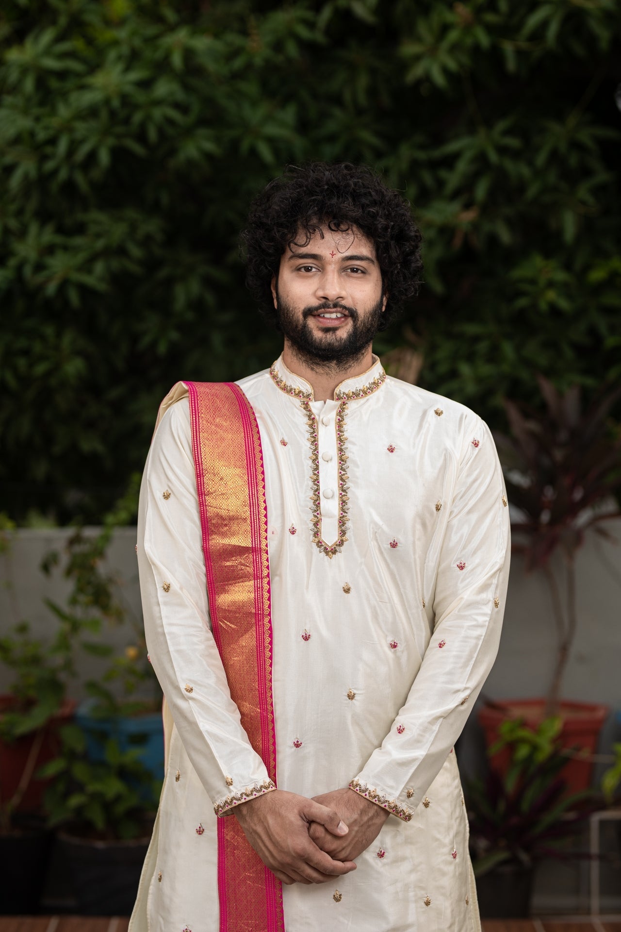 Classic Hand Embroidery Designer Pattu Kurta and Dhoti Set by Hilo Designs - Distacart