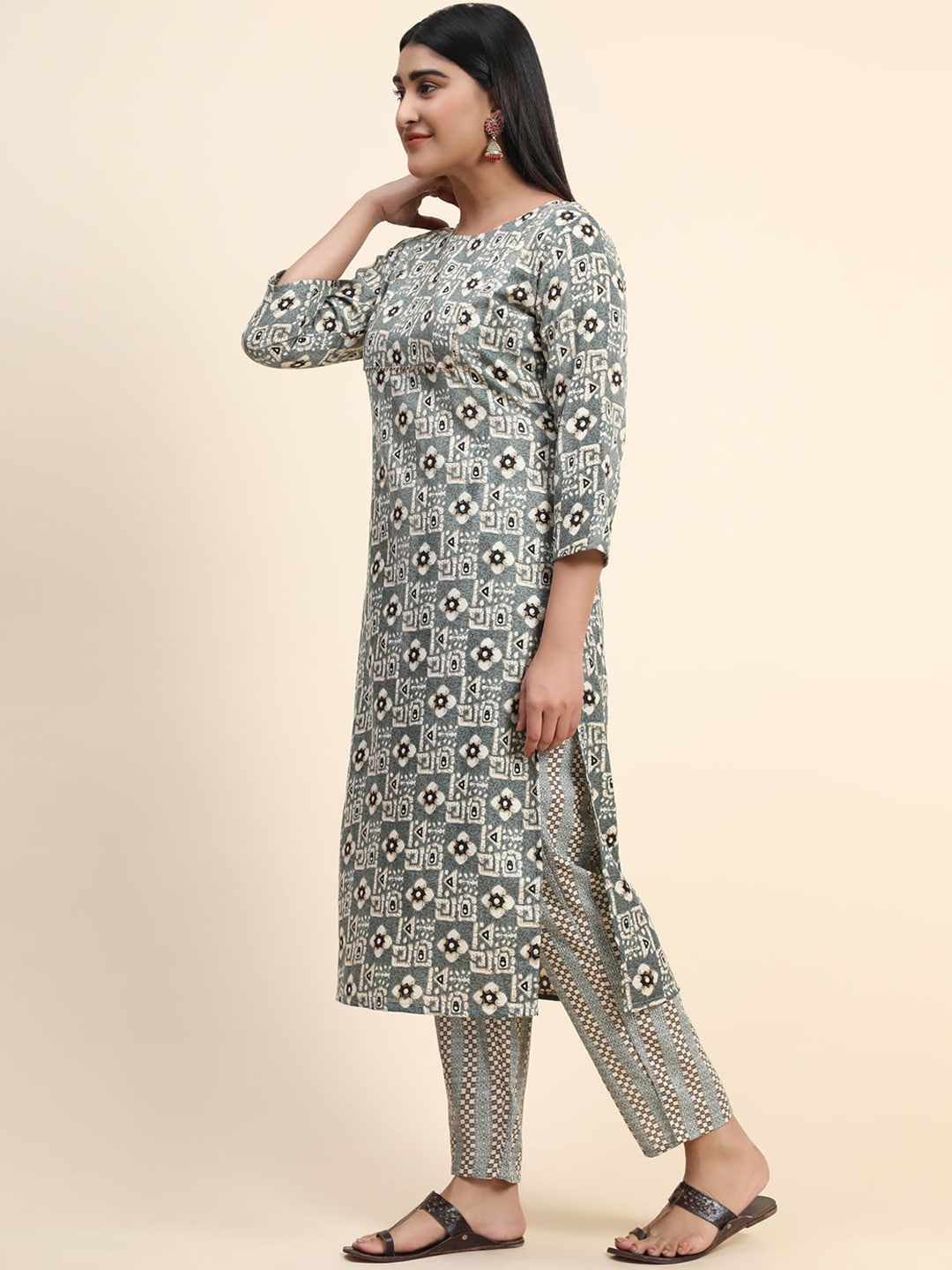 Kalini Floral Printed Round Neck Kurta with Trousers - Distacart