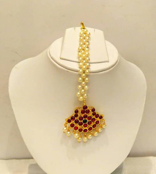 Kemp Maang Tikka With White Beads