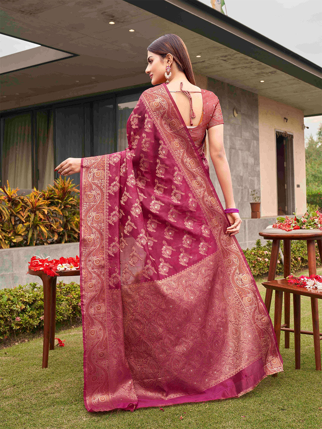 Tikhi Imli Pink Ethnic Motifs Woven Design Zari Saree - Distacart