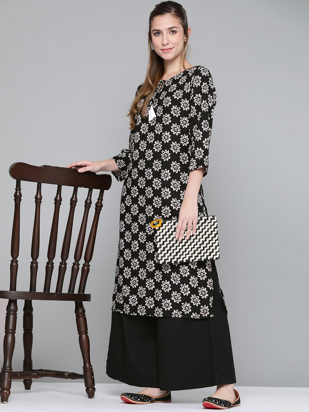 HERE&NOW Women Black & White Floral Printed Kurta - Distacart