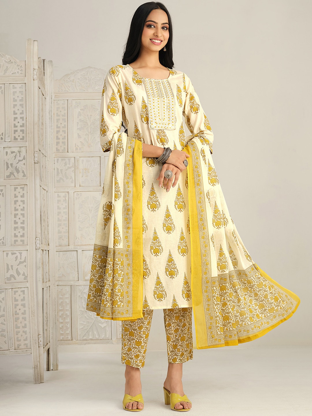 Sangria Ethnic Motifs Printed Gotta Patti Kurta With Trouser & Dupatta - Distacart