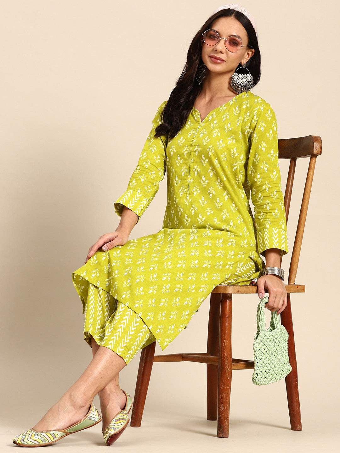 Sangria Women Floral Printed Regular Pure Cotton Kurta with Trousers - Distacart