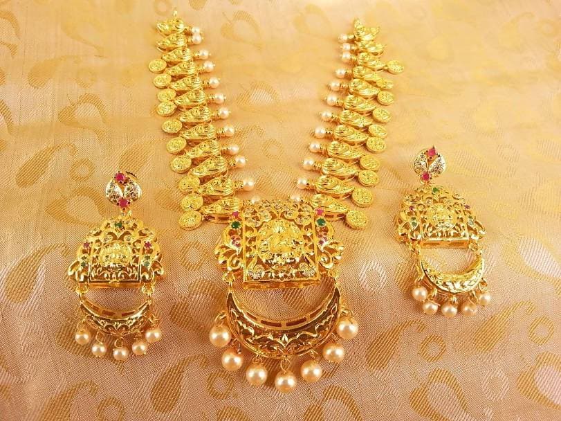 Multicolor Gold Plated Lakshmi Kasu Necklace Set