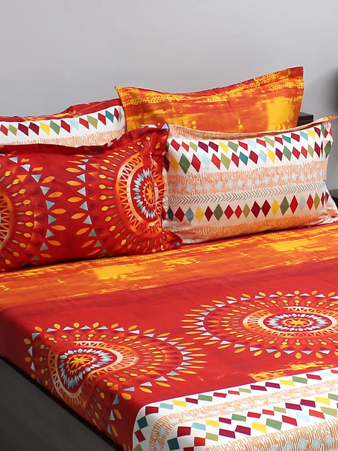 BOMBAY DYEING Celebrating India Red & Blue Printed Cotton 210 TC King Bedsheet Set - Distacart