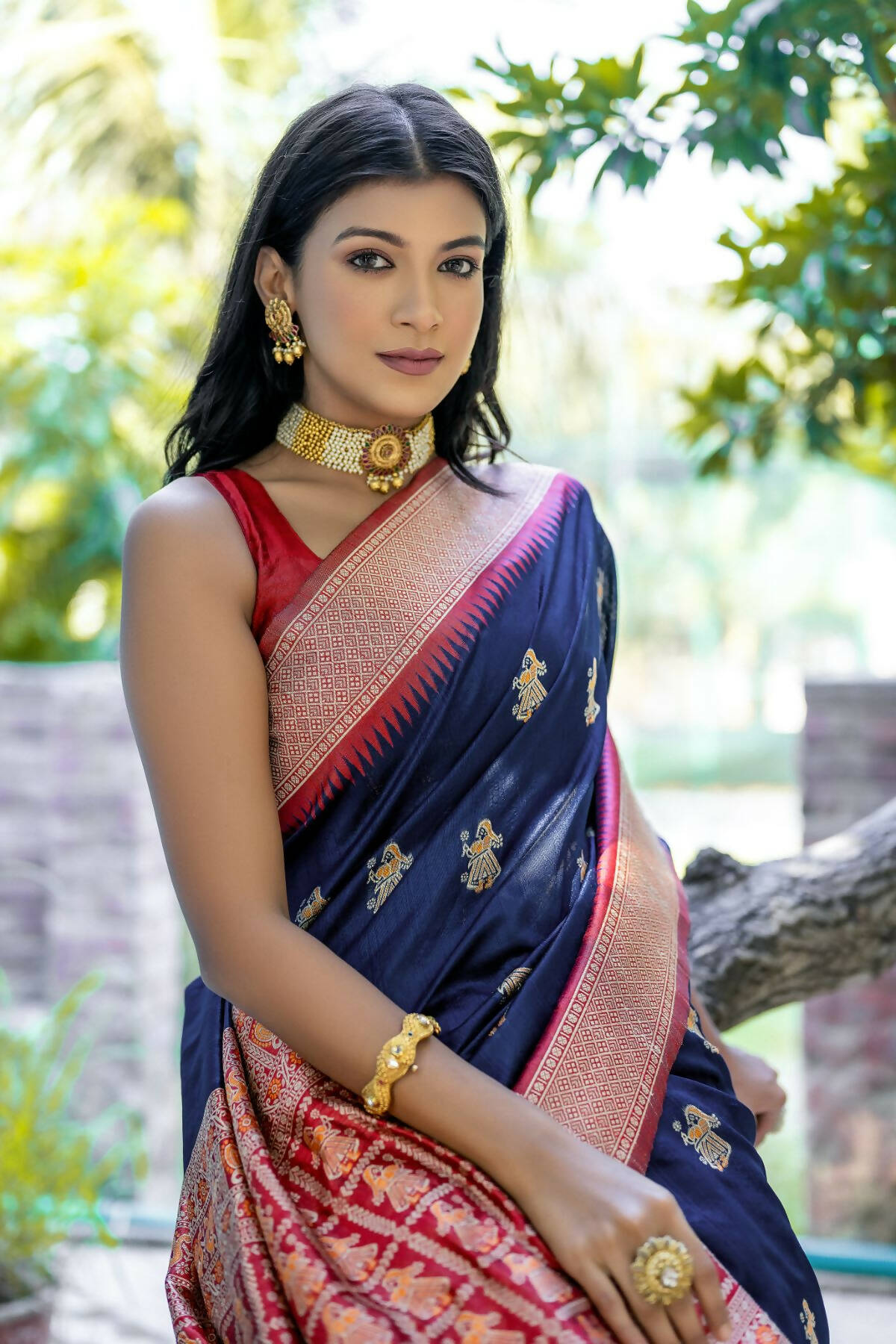 Vishnu Weaves Women's Navy-Blue Tussar Silk Zari Woven Saree with Blouse - Distacart