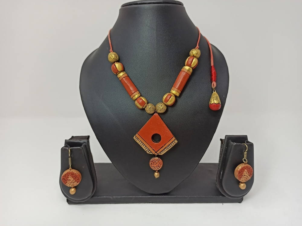 Terracotta Diamond Pendant Mini Necklace Set With Hangings